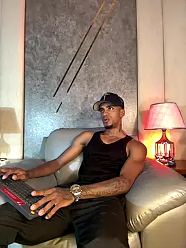 Snapshot of AaronCruz_ chatting on 11-18-25, 08:46 AaronCruz online show from 11-18-25, 08:46