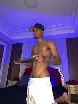 Snapshot of AaronCruz_ chatting on 12-18-25, 01:33 AaronCruz online show from 12-18-25, 01:33