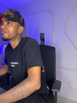 Snapshot of AaronCruz_ chatting on 01-13-26, 07:41 AaronCruz online show from 01-13-26, 07:41