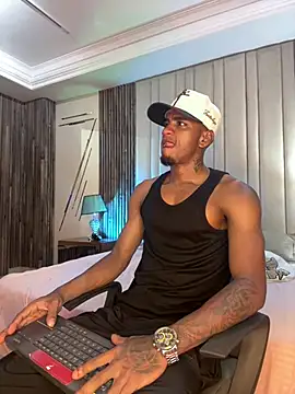 Snapshot of AaronCruz_ chatting on 02-07-26, 03:32 AaronCruz online show from 02-07-26, 03:32