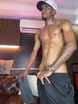 Snapshot of AaronCruz_ chatting on 02-14-26, 10:56 AaronCruz online show from 02-14-26, 10:56