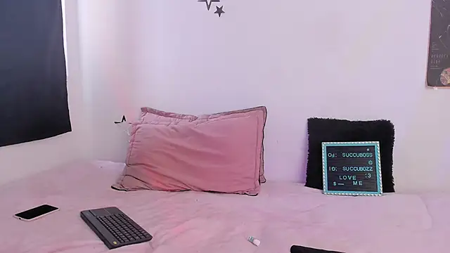 Snapshot of AlyRoses chatting on 11-06-25, 01:23 AlyRoses online show from 11-06-25, 01:23