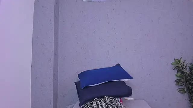 Tiffany mendez online show from 04-27-26, 12:14