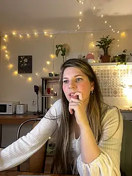 Annie aww online show from 03-08-25, 11:18