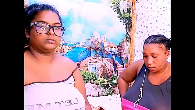 Snapshot of SexcGals chatting on 03-29-26, 07:25 SexcGals online show from 03-29-26, 07:25