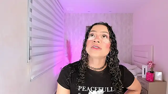 Snapshot of Keni_malf chatting on 02-11-26, 03:33 Keni malf online show from 02-11-26, 03:33