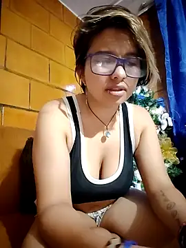 Snapshot of NovaGlitz chatting on 12-14-24, 12:33 NovaGlitz online show from 12-14-24, 12:33