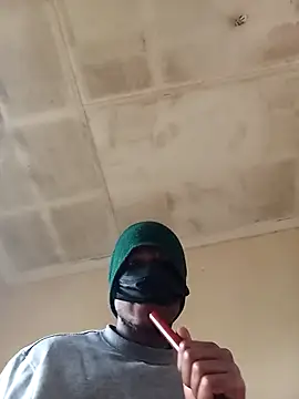 izinjamfee2 online show from 09-29-25, 09:25