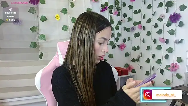 Snapshot of melody_brawns chatting on 10-01-25, 01:22 melody brawns online show from 10-01-25, 01:22