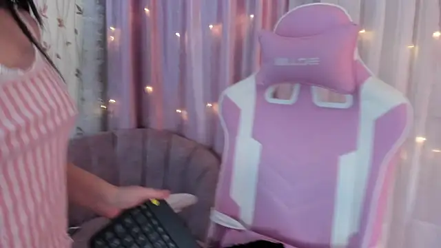 hanna  azumi online show from 02-16-25, 08:10