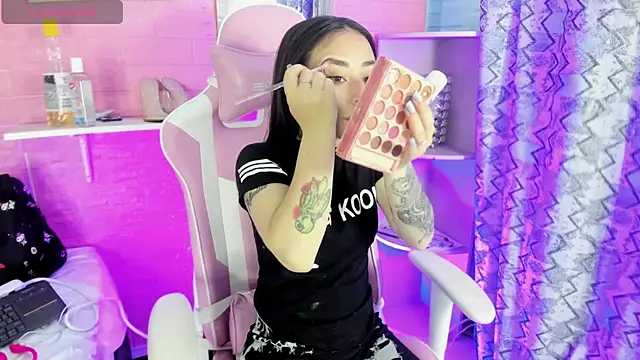 hanna  azumi online show from 04-24-26, 04:04