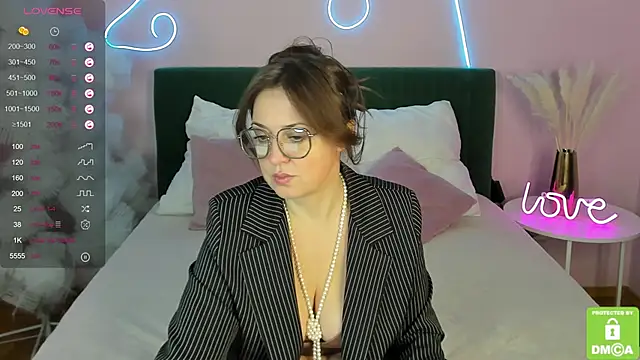 TiffanyWills online show from 12-10-24, 03:20