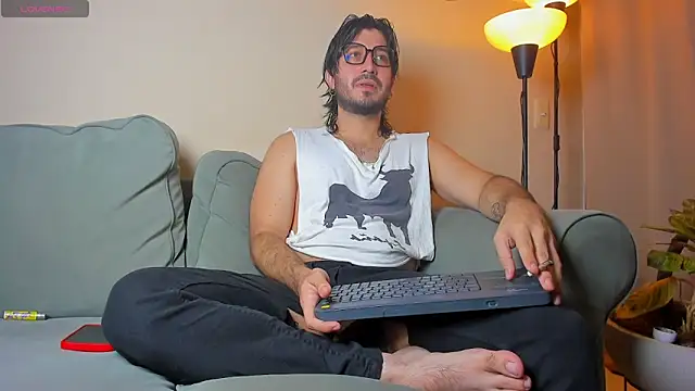 Snapshot of Ackerman_Eren_ chatting on 09-29-25, 10:31 Ackerman Eren online show from 09-29-25, 10:31