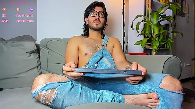 Snapshot of Ackerman_Eren_ chatting on 11-24-25, 10:37 Ackerman Eren online show from 11-24-25, 10:37