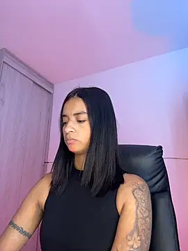 Laura fernandezII online show from 04-28-26, 06:46