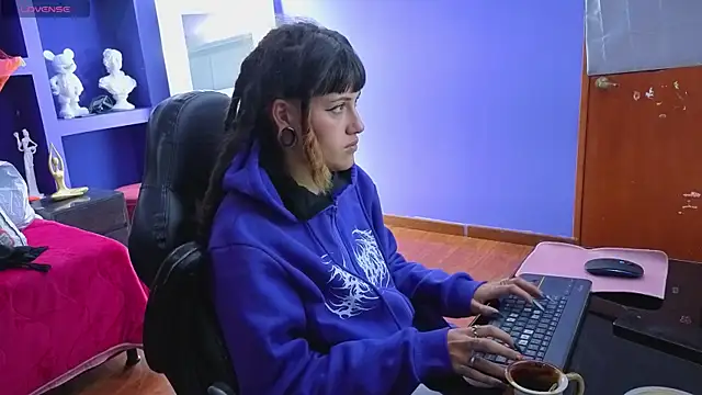  sharlotte777 online show from 11-05-25, 02:17