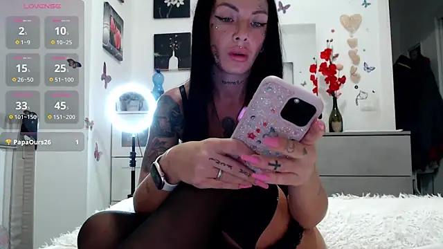 Snapshot of cicciolina chatting on 10-13-25, 12:27 cicciolina online show from 10-13-25, 12:27