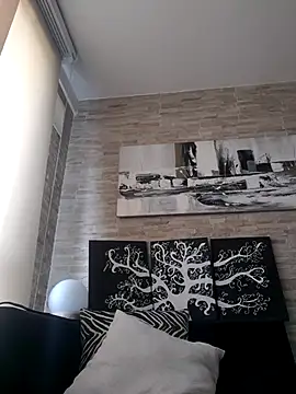 Latiinvenushot online show from 04-21-26, 02:34