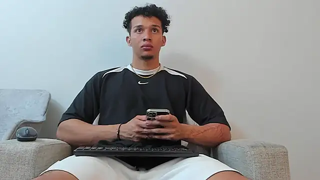 Snapshot of Dominick_star chatting on 03-20-25, 03:02 Dominick star online show from 03-20-25, 03:02