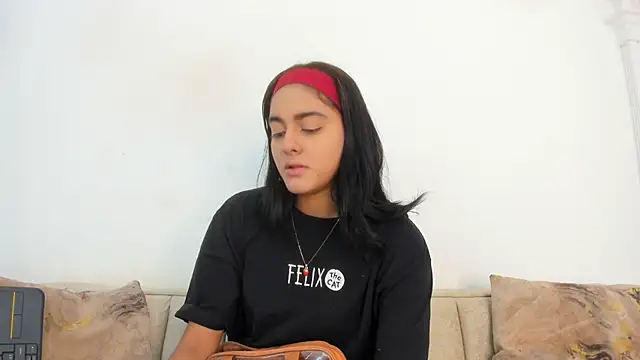 natalia aguirre1 online show from 10-14-25, 12:28