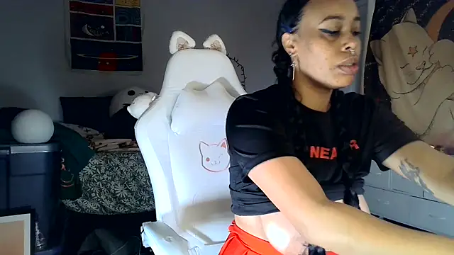 loveluna8 online show from 02-04-25, 09:28