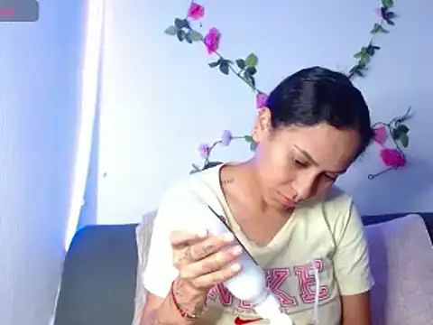 Snapshot of Cereza_horny chatting on 12-04-24, 05:05 Cereza horny online show from 12-04-24, 05:05