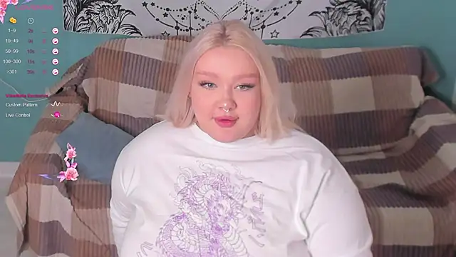 Snapshot of LilyBelll chatting on 12-09-24, 11:15 LilyBelll online show from 12-09-24, 11:15