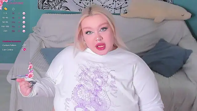 Snapshot of LilyBelll chatting on 12-18-24, 04:39 LilyBelll online show from 12-18-24, 04:39