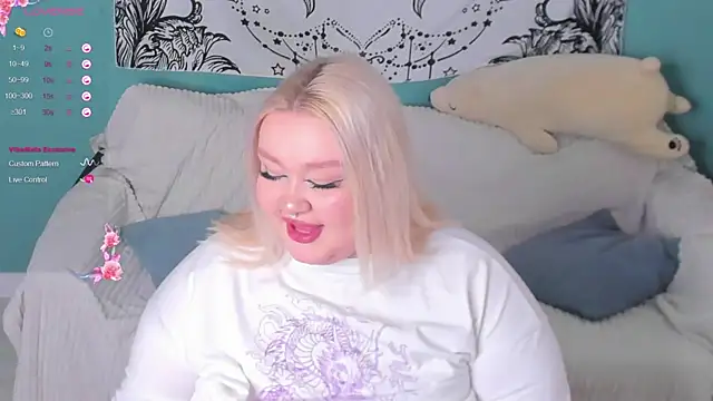 Snapshot of LilyBelll chatting on 12-18-24, 07:41 LilyBelll online show from 12-18-24, 07:41