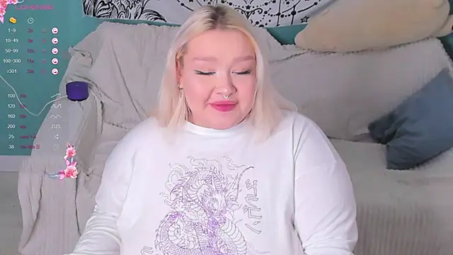 Snapshot of LilyBelll chatting on 01-05-25, 09:26 LilyBelll online show from 01-05-25, 09:26