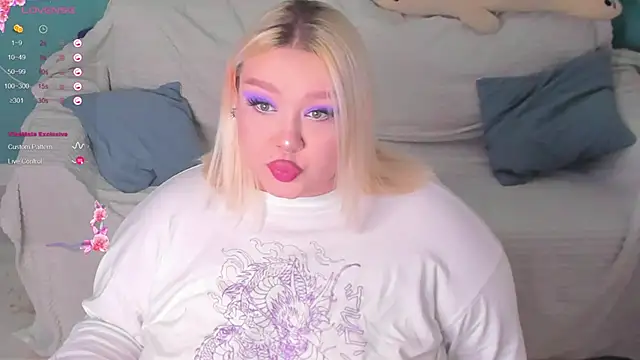 Snapshot of LilyBelll chatting on 01-18-25, 07:15 LilyBelll online show from 01-18-25, 07:15