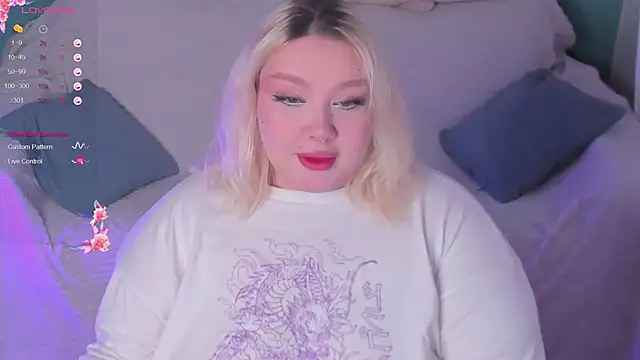 Snapshot of LilyBelll chatting on 02-11-25, 04:24 LilyBelll online show from 02-11-25, 04:24