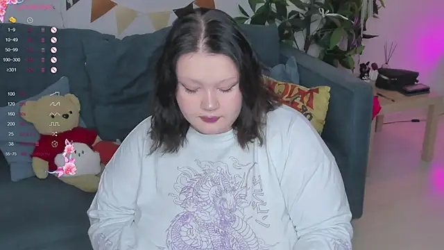 Snapshot of LilyBelll chatting on 10-04-25, 08:29 LilyBelll online show from 10-04-25, 08:29