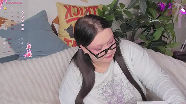 Snapshot of LilyBelll chatting on 10-16-25, 03:07 LilyBelll online show from 10-16-25, 03:07