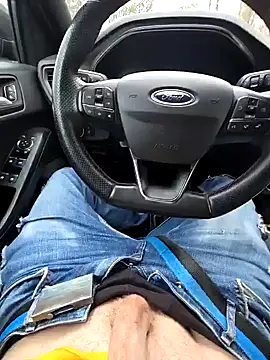 Snapshot of Titanhoott chatting on 12-20-24, 01:33 Titanhoott online show from 12-20-24, 01:33