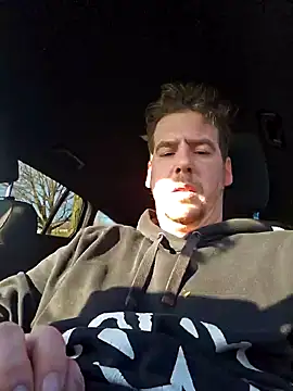 Snapshot of Titanhoott chatting on 12-27-24, 12:45 Titanhoott online show from 12-27-24, 12:45