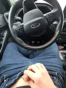 Snapshot of Titanhoott chatting on 12-30-24, 01:36 Titanhoott online show from 12-30-24, 01:36