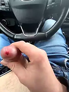 Snapshot of Titanhoott chatting on 01-08-25, 12:47 Titanhoott online show from 01-08-25, 12:47