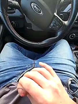 Snapshot of Titanhoott chatting on 01-11-25, 11:12 Titanhoott online show from 01-11-25, 11:12