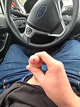 Snapshot of Titanhoott chatting on 03-10-25, 11:10 Titanhoott online show from 03-10-25, 11:10