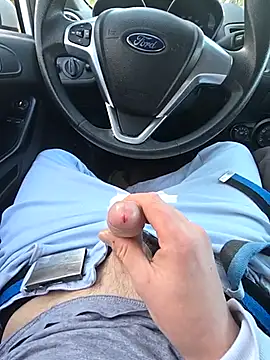 Snapshot of Titanhoott chatting on 03-20-25, 12:43 Titanhoott online show from 03-20-25, 12:43