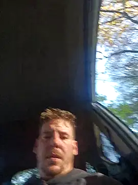 Snapshot of Titanhoott chatting on 11-04-25, 10:14 Titanhoott online show from 11-04-25, 10:14