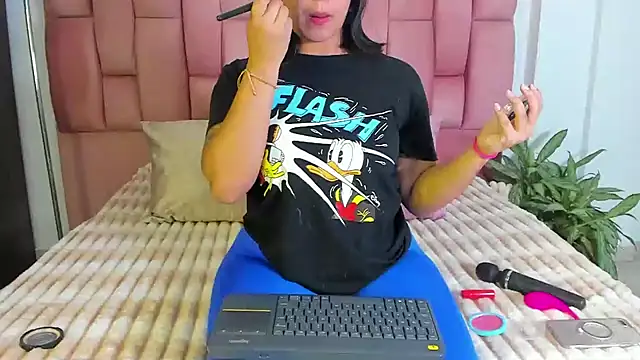 EmmaRossem online show from 02-07-25, 07:49