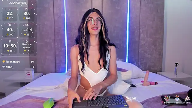 Snapshot of MaxiRogers chatting on 01-04-25, 10:45 MaxiRogers online show from 01-04-25, 10:45