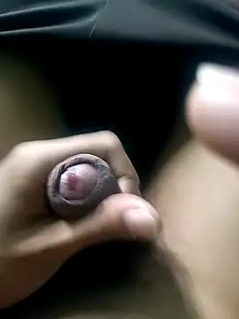 Snapshot of AloneDick chatting on 12-17-25, 09:37 AloneDick online show from 12-17-25, 09:37