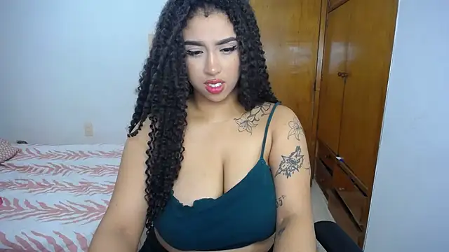 Snapshot of barbara_falcons chatting on 03-15-25, 04:24 barbara falcons online show from 03-15-25, 04:24