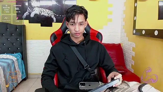 Snapshot of jose_sexycumm chatting on 12-14-25, 06:45 jose sexycumm online show from 12-14-25, 06:45