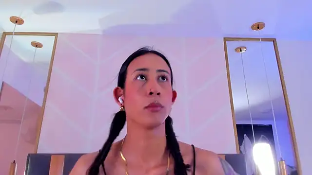 GabyPetit online show from 11-30-25, 07:51