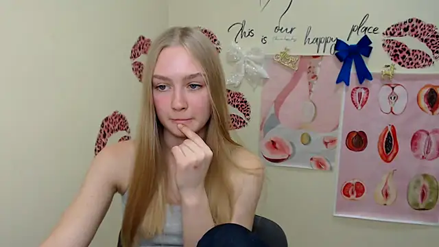 Snapshot of MademoiselleCl chatting on 12-20-24, 03:31 MademoiselleCl online show from 12-20-24, 03:31