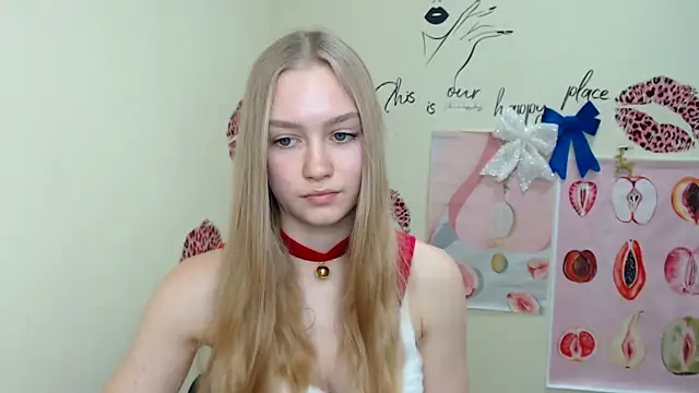 Snapshot of MademoiselleCl chatting on 12-24-24, 09:39 MademoiselleCl online show from 12-24-24, 09:39